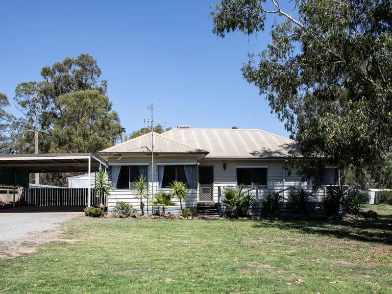 Improved 1950's Style Timber Home with 3 Bedroom on half an Acre!