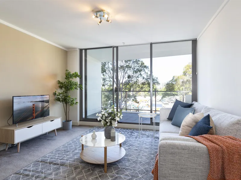 MODERN TWO-BEDROOM APARTMENT WITH PARKING IN WOLLI CREEK