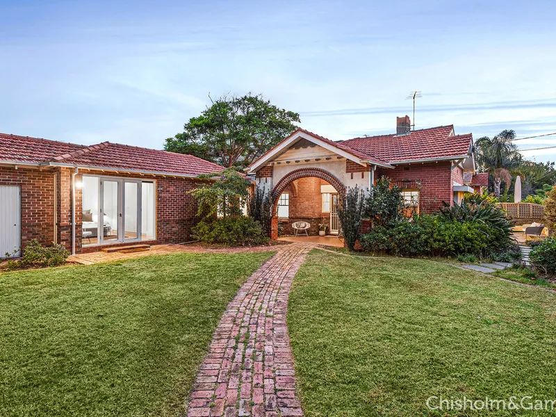 Premier Position, Period Family Living (542m2 north land)