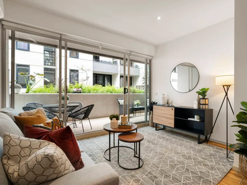 Port Apartment with Large Uncover Balcony