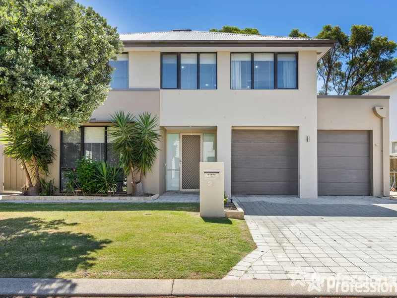 FINBAR FLAGSHIP - EXECUTIVE LIVING OFF THE FIFTH GREEN!