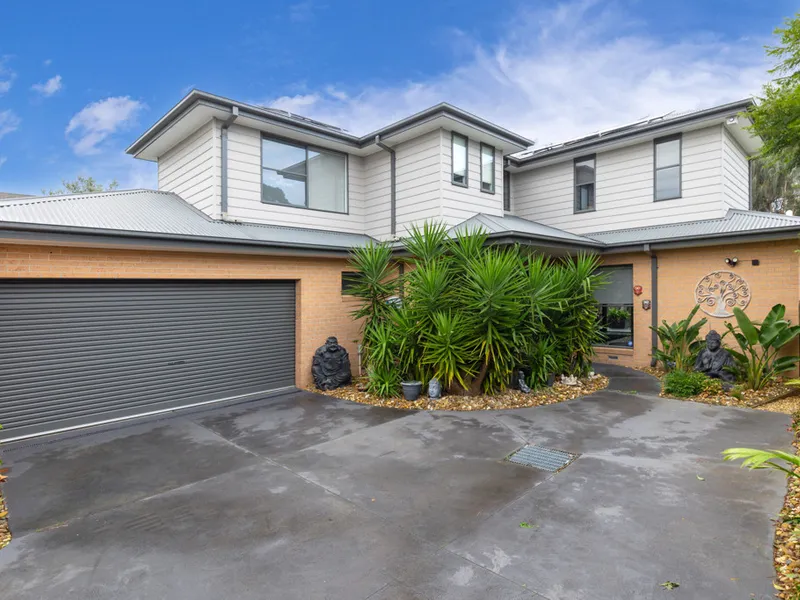 Spacious - Generous - Stylish - By The Beach