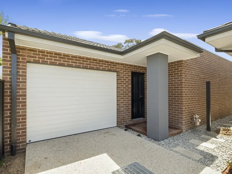 Prime location by the Beach...