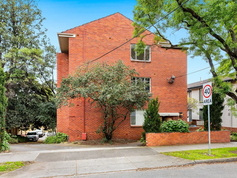LIVE IN THE HEART OF TOORAK