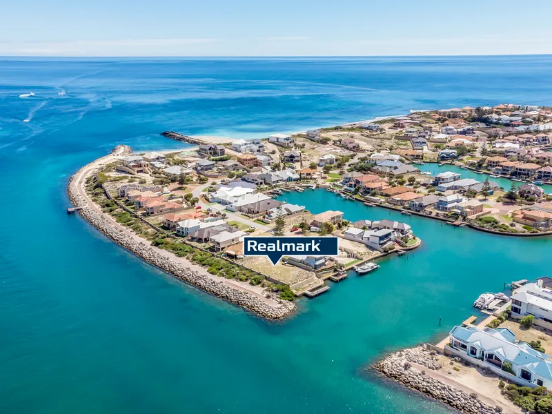 1054m2 Beachside Canal Lot