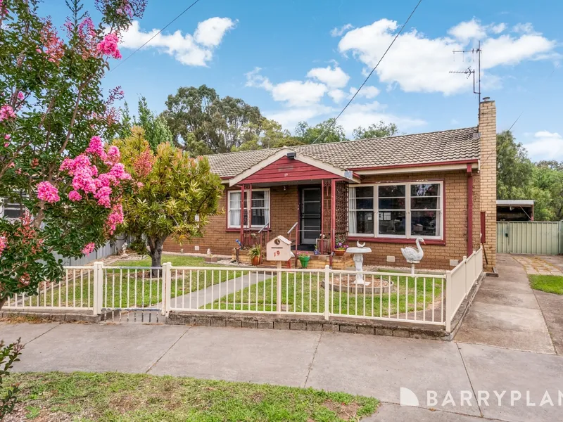 House and Granny Flat For Families or Investors