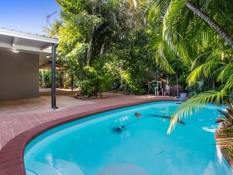 STUNNING RENOVATED HOME - MOVE STRAIGHT IN!