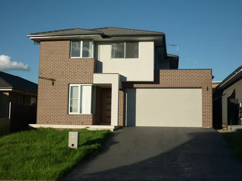 BRAND NEW TWO-LEVEL HOUSE - MODERN LIVING & CONVENIENCE, SUITABLE FOR ALL FAMILIES - FOR LEASE - AVAILABLE NOW