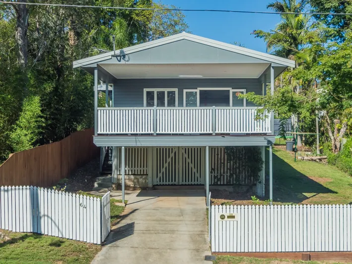 WHITE PICKET FENCE