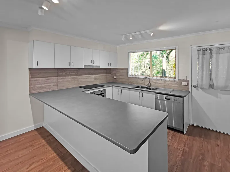 Newly Renovated: Two Bedroom Townhouse in the heart of Springwood!