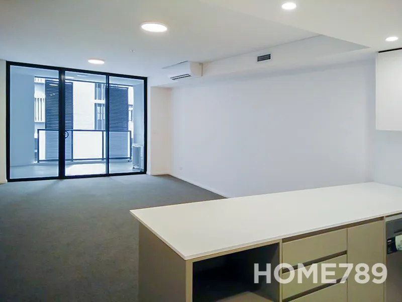 MODERN 2 BEDROOM APARTMENT NEXT TO WOOLWORTHS AND CANTERBURY STATION *