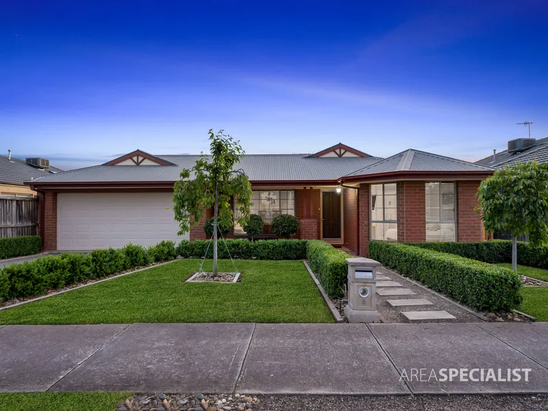 Listed AS-North Facing Entertainer With AN ENORMOUS CARPORT/PERGOLA AREA.