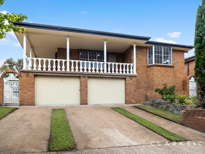 HUGE FAMILY HOME!