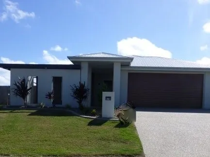 Hello Position & Convenience with room for Pool or Shed