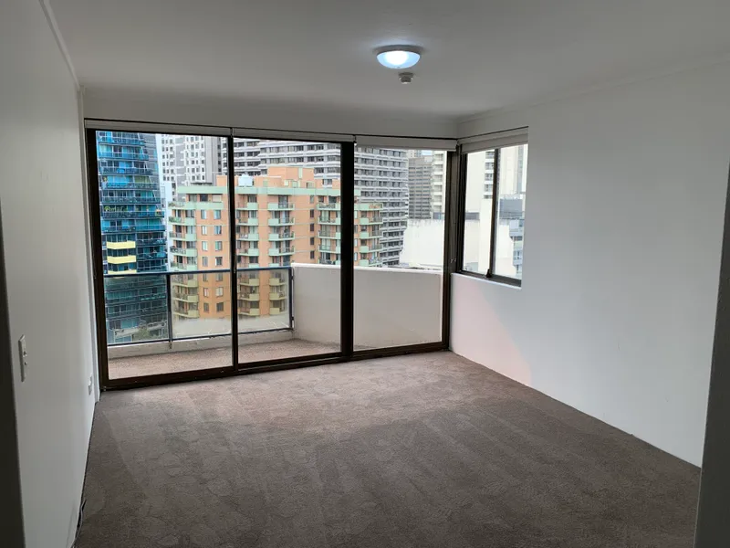 TOP FLOOR REFRESHED 2 BEDROOM APARTMENT WITH PARKING