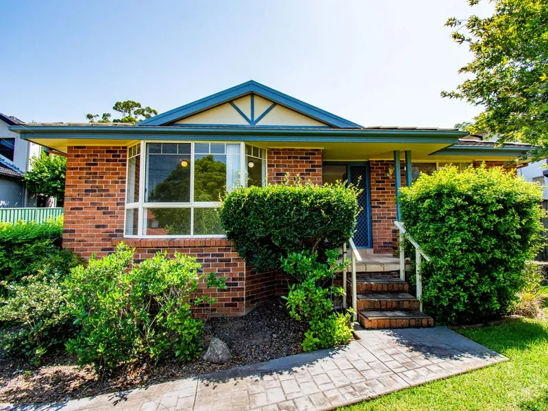 Modern 3 bedroom brick veneer villa
