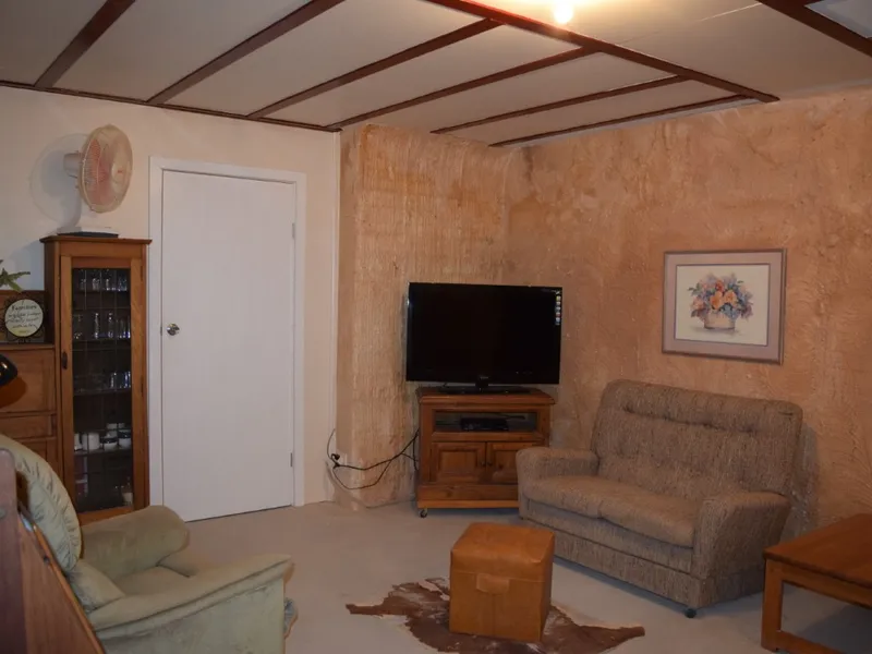 3 bedroom dugout, with large shed plus caravan