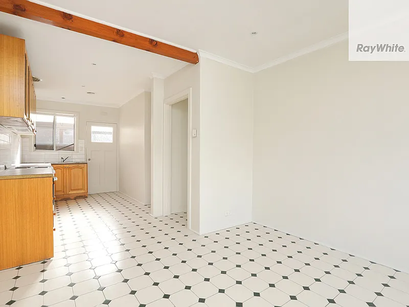 CONVENIENT LOCATION! 