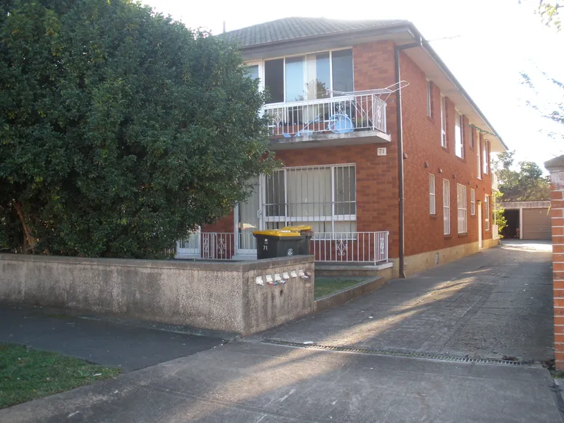 Quiet 2 Bedroom Top Floor Unit