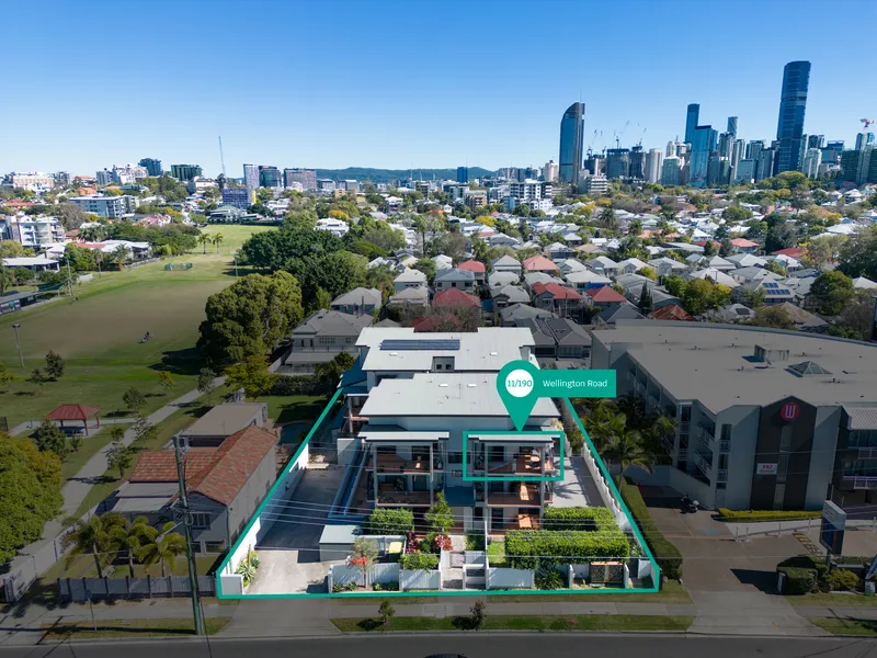 Walking Distance to The Gabba, City Views, Surrounded by Parklands.
