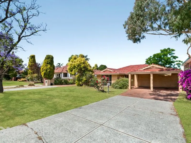 FAMILY HOME IN FANTASTIC LOCATION!!!