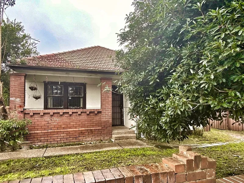 Large 5 Bedroom Family Home