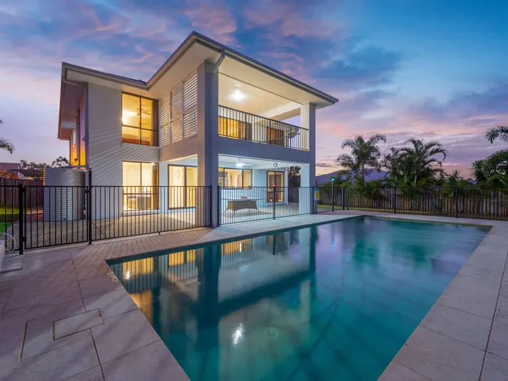 SPACIOUS LUXURY RESIDENCE WITH INCREDIBLE PANORAMIC VIEWS