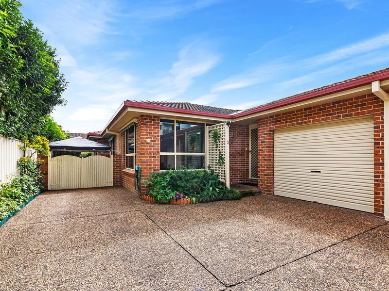 4 BEDROOM REAR VILLA IN THE HEART OF ETTALONG BEACH!