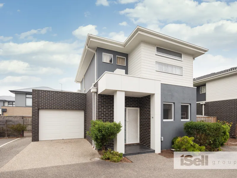 Stunning Townhouse in Fantastic Location!