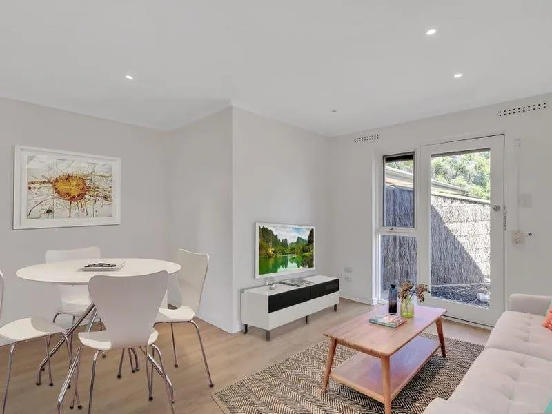 WELL LOCATED & AFFORDABLE 2 BEDROOM HOME UNIT WITH 2 YARDS (FACING PHILPOTT AVENUE)