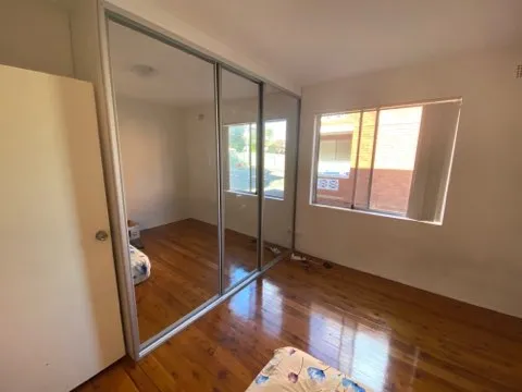 2 Bed rooms unit for Rent $ 440 PW. GREAT LOCATION in Campsie. Don't Miss out.