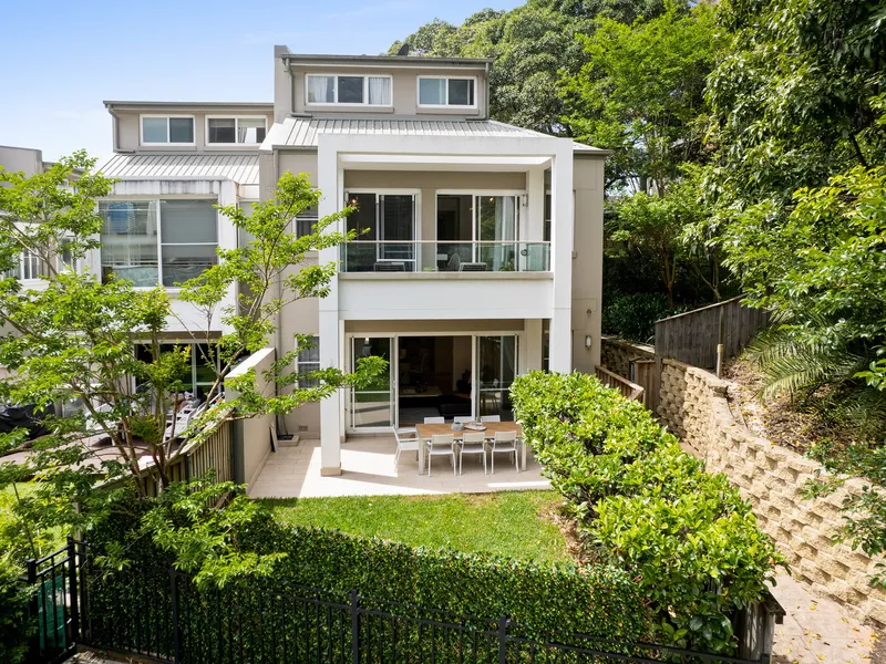 Contemporary townhouse with rare 113sqm of basement that offers endless potential