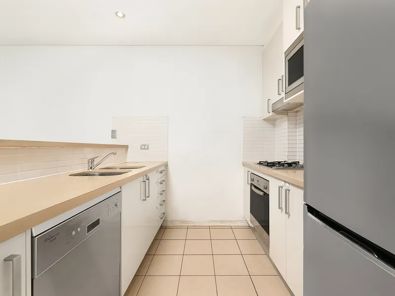 OVERSIZED NORTH FACING SPLIT LEVEL 2 BEDROOM WITH PARKING + STORAGE