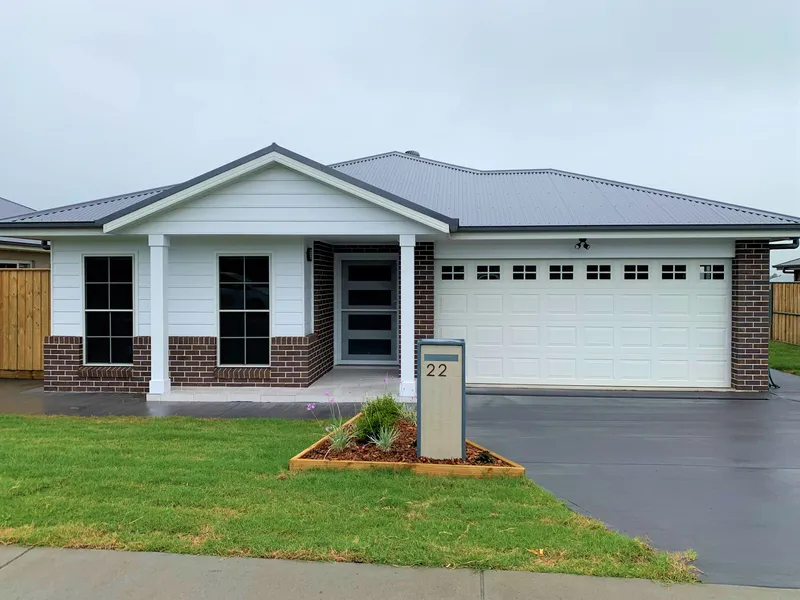 SPACIOUS MODERN FAMILY HOME!