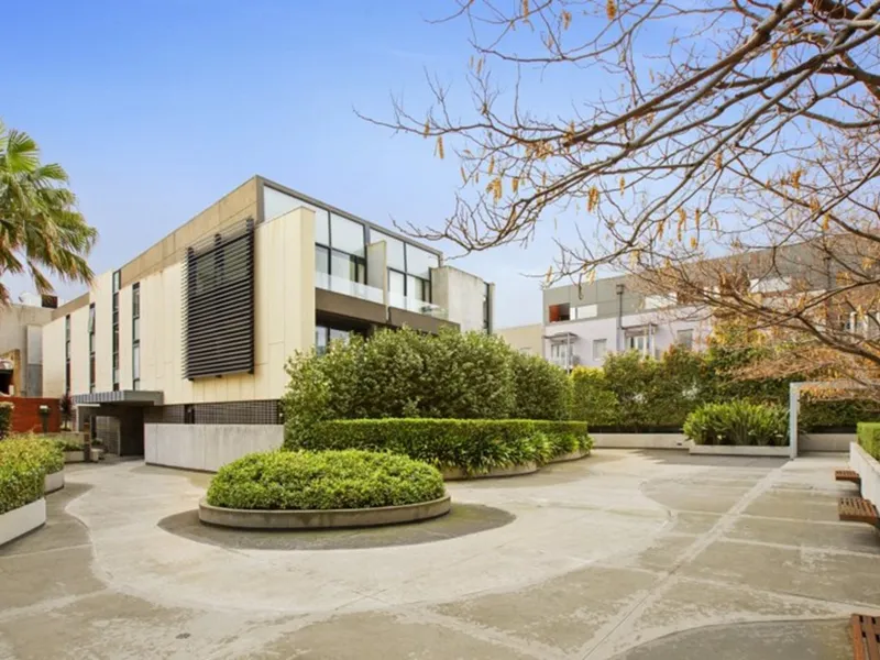 Fully Furnished 1 Bedroom Apartment with Views