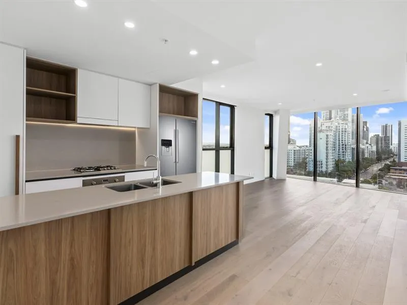 Coastal luxury in thriving Mermaid Beach!