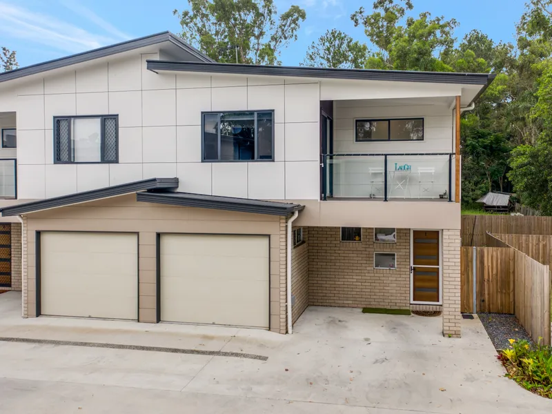 STYLISH 4 BEDROOM TERRACE LIVING WITH SPACIOUS PRIVATE LAWN