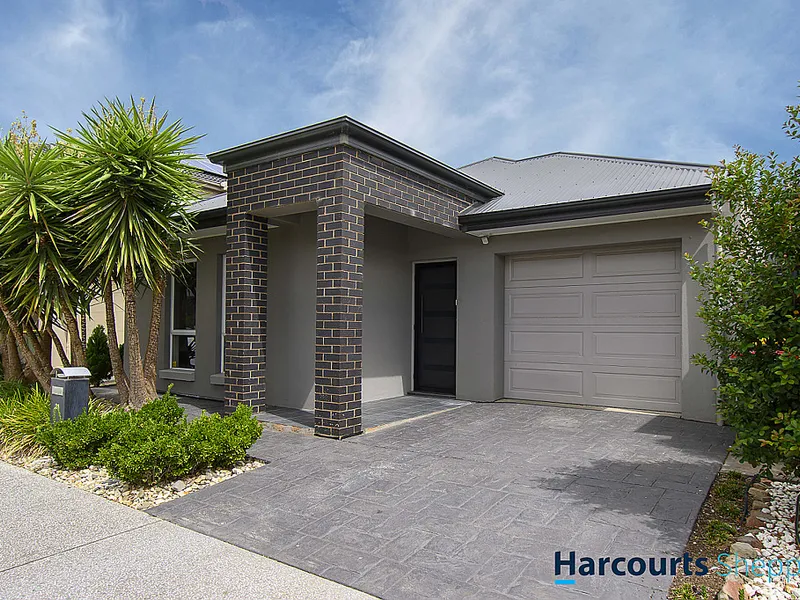 The Ideal Family Entertainer With Two Living Spaces!