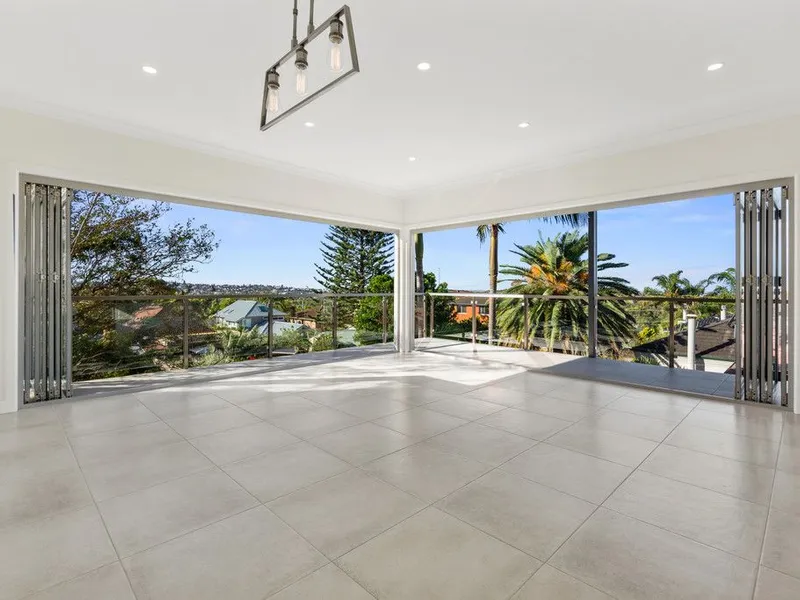 Unique, spacious upper duplex with ocean views in Freshie