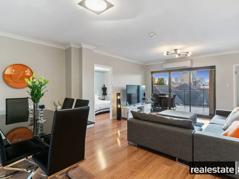 Flawless city view apartment with quality upgrades, impeccable presentation and an ideal design!
