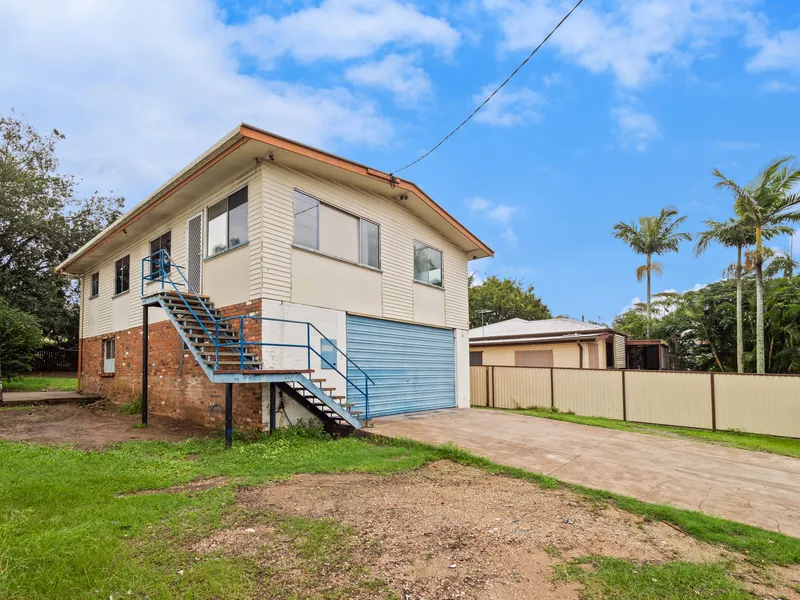 RENOVATORS DELIGHT IN PRIME CARINDALE LOCATION