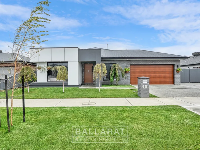SPECTACULAR FAMILY HOME IN POPULAR ALFREDTON