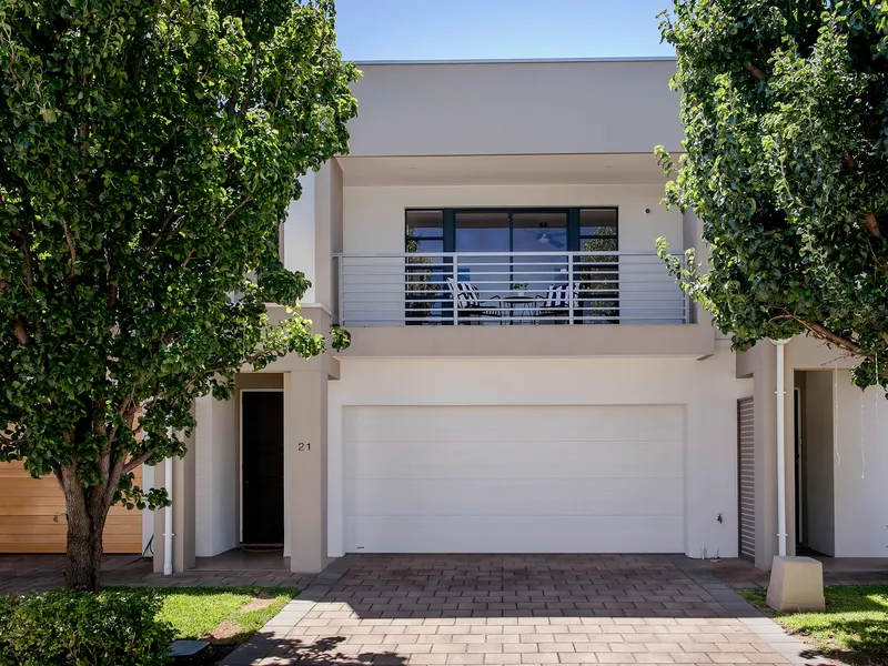 Stylish and chic renovated 3 bedroom townhouse