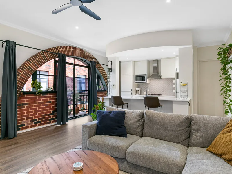 MANHATTAN STYLE APARTMENT LIVING