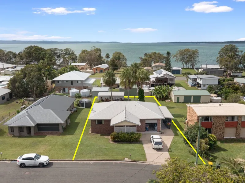 Water Views - 150 metres to the Beach!