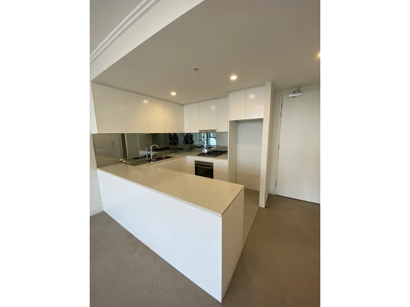 CITY VIEW 2 BED SPACIOUS APARTMENT VERY CLOSE TO LIDCOMBE STATION