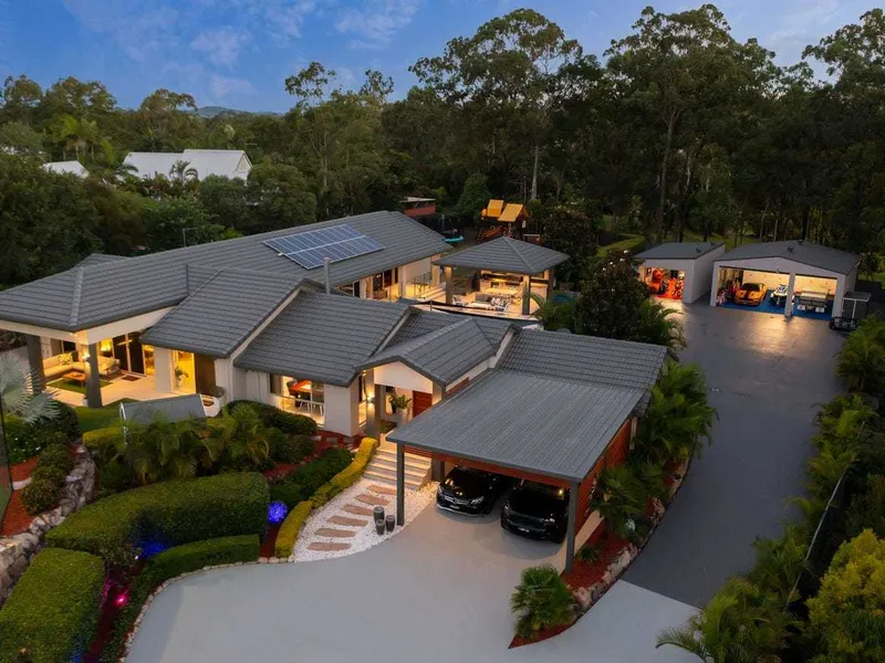 Expansive, Executive Entertainer