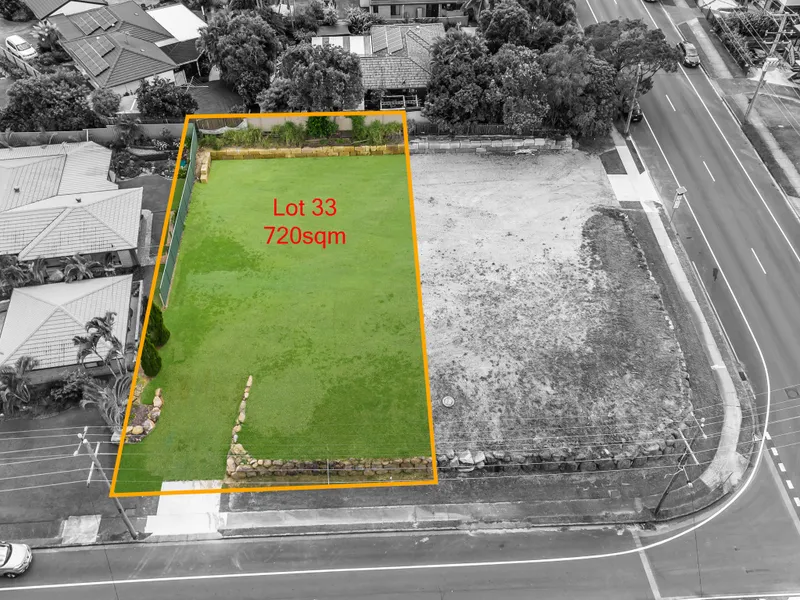 Elevated 720m2 block in the heart of Petrie with 20m wide frontage!!