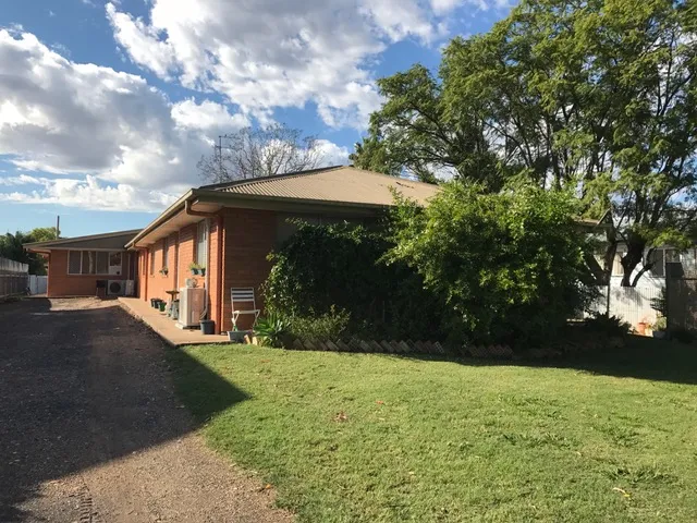 SPACIOUS WEST MOREE UNIT