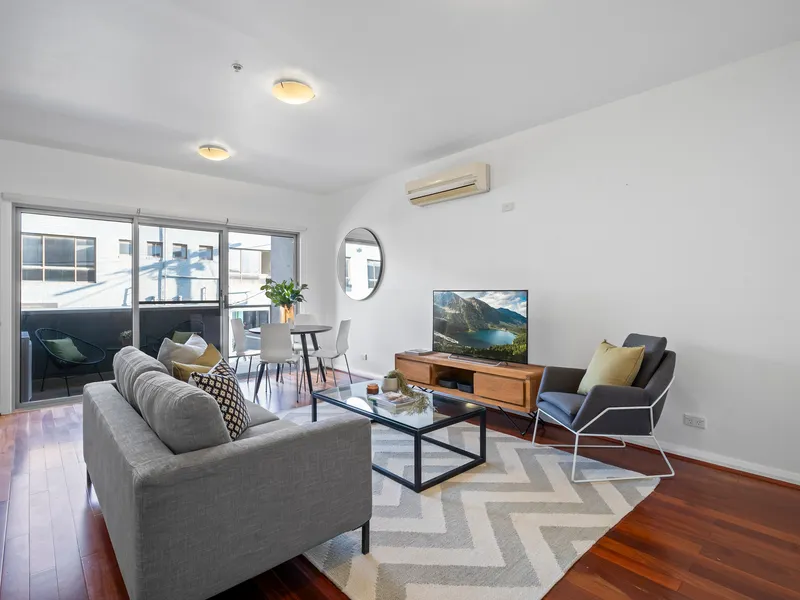 Contemporary Double-Storey Apartment in Prime Richmond Location